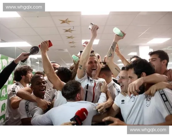 美国足球联赛全面升级探索职业化发展与球员培养新格局